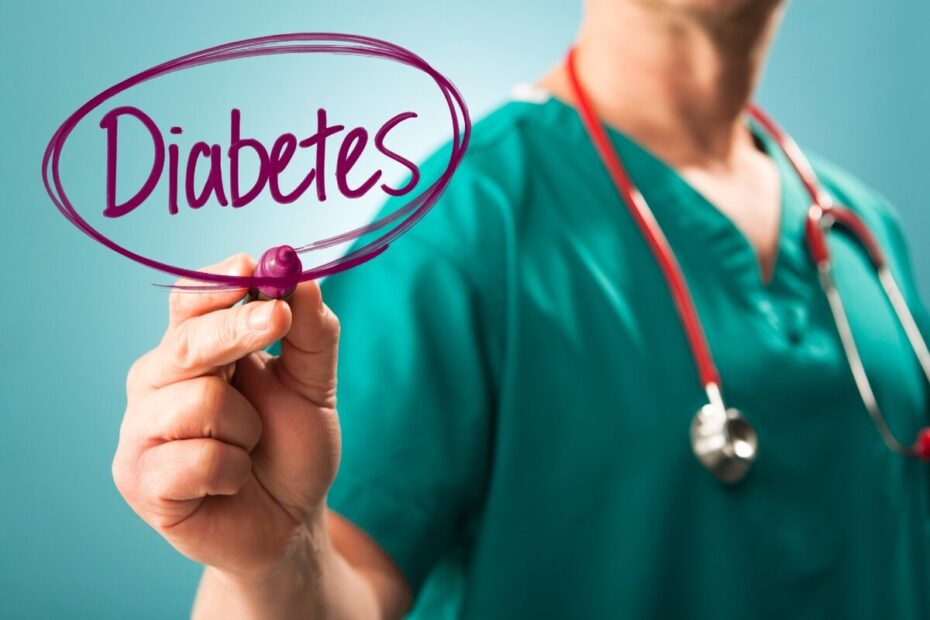 "Diabetic" एक शब्द है जो मधुमेह से संबंधित है। मधुमेह एक ऐसी स्थिति है जिसमें शरीर उचित रूप से इंसुलिन का उत्पादन नहीं करता या उपयोग नहीं कर पाता है, जिससे रक्त शर्करा (ग्लूकोज) का स्तर बढ़ जाता है। यह बीमारी कई प्रकारों में आती है, जैसे टाइप 1 और टाइप 2 मधुमेह। टाइप 1 मधुमेह में, शरीर इंसुलिन का उत्पादन नहीं करता और टाइप 2 मधुमेह में, शरीर सही तरीके से इंसुलिन का उपयोग नहीं करता।